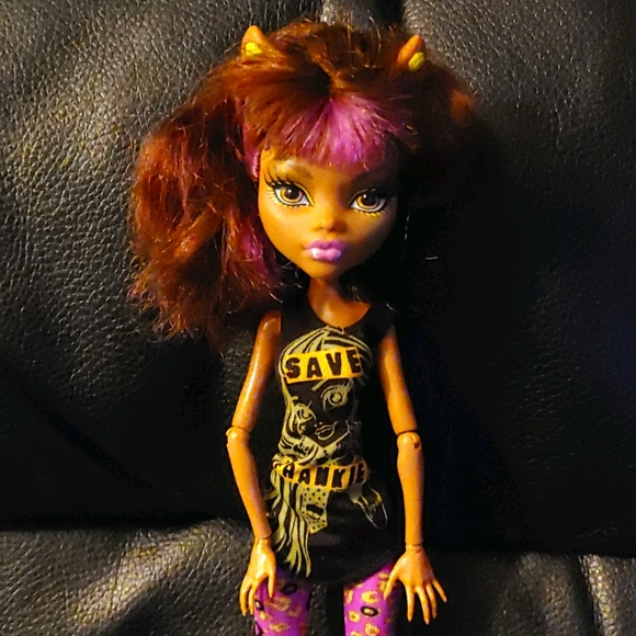 Monster High Clawdeen Wolf Doll - Picture 2 of 5